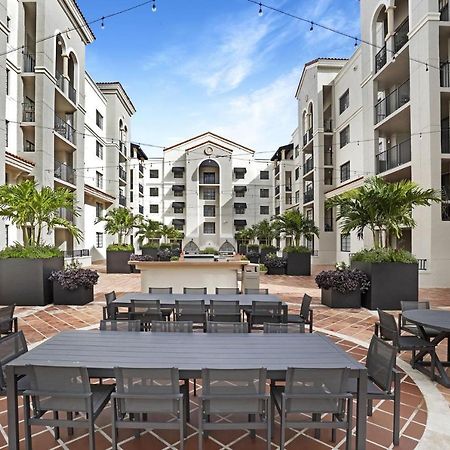 Dharma Home Suites Coral Gables At Gables Grand Plaza Miami Extérieur photo