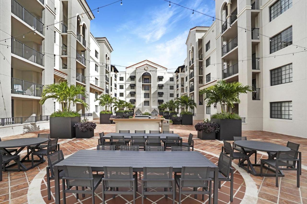 Dharma Home Suites Coral Gables At Gables Grand Plaza Miami Extérieur photo