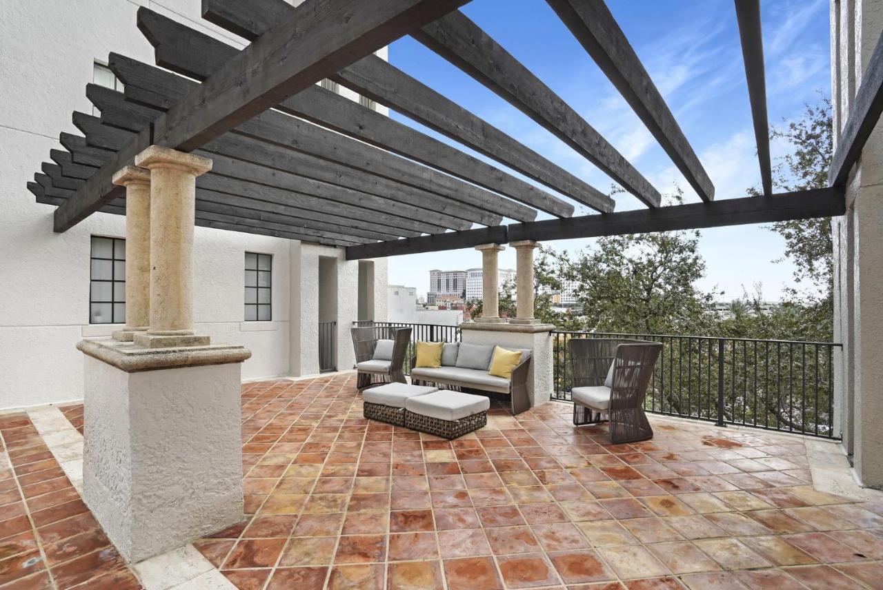 Dharma Home Suites Coral Gables At Gables Grand Plaza Miami Extérieur photo