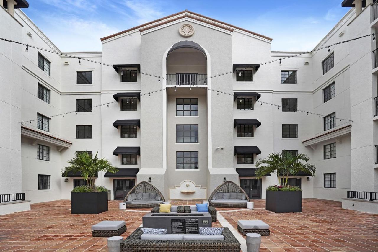 Dharma Home Suites Coral Gables At Gables Grand Plaza Miami Extérieur photo