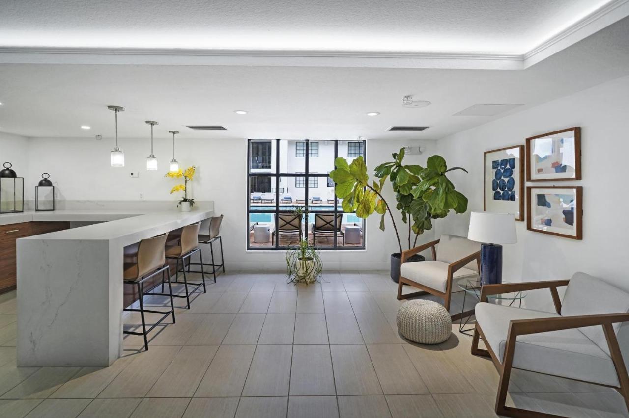 Dharma Home Suites Coral Gables At Gables Grand Plaza Miami Extérieur photo