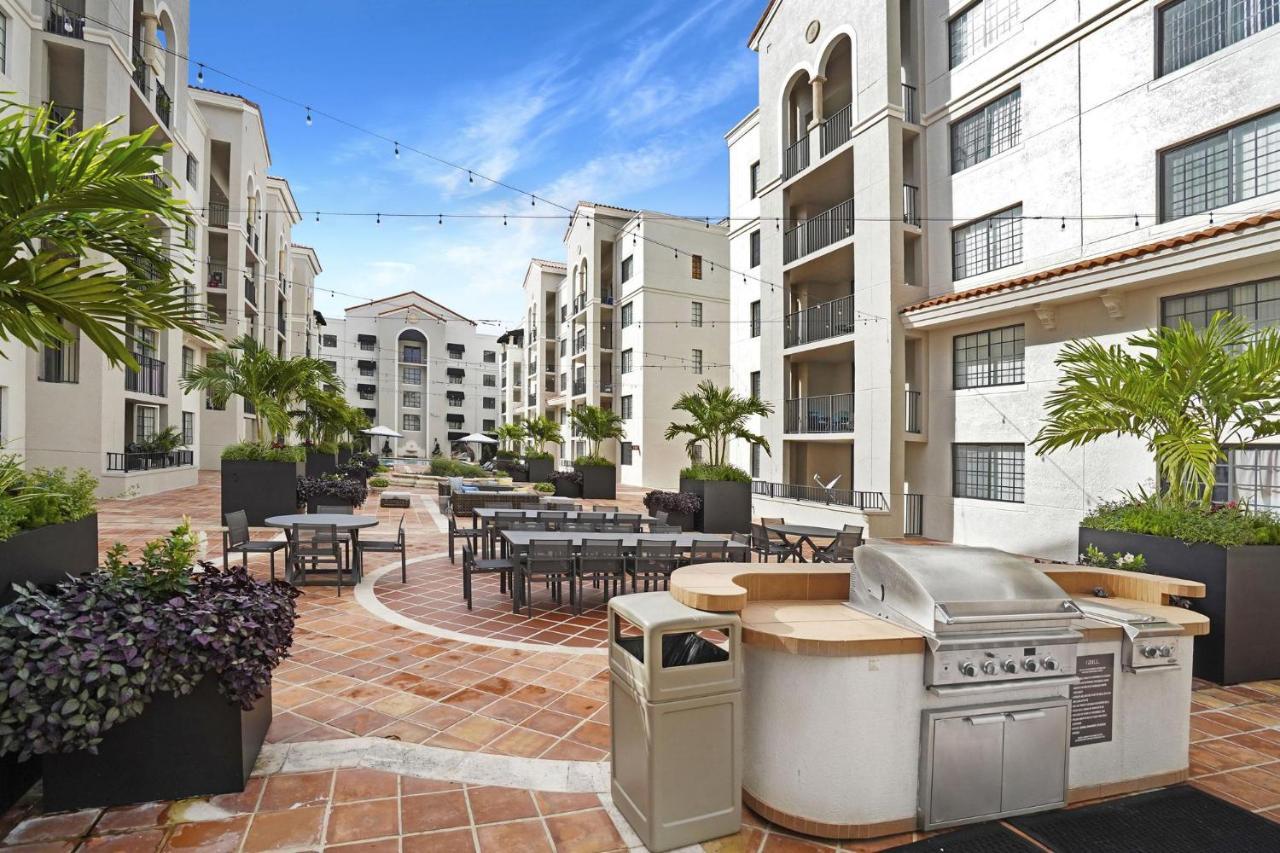 Dharma Home Suites Coral Gables At Gables Grand Plaza Miami Extérieur photo