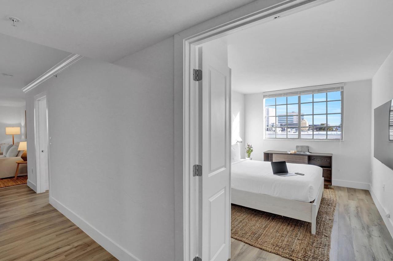 Dharma Home Suites Coral Gables At Gables Grand Plaza Miami Extérieur photo