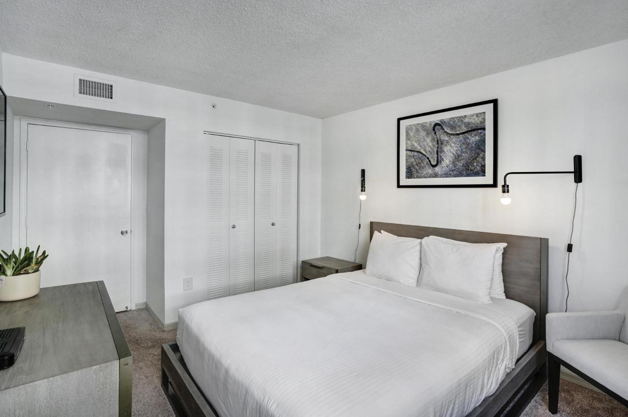 Dharma Home Suites Coral Gables At Gables Grand Plaza Miami Chambre photo